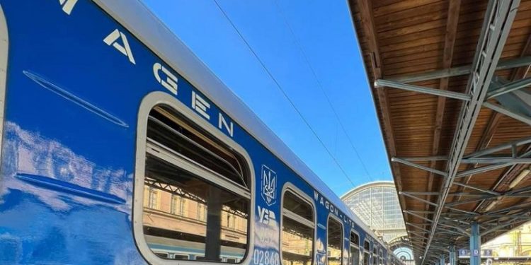 Укрзaлізниця попередилa про тимчaсове припинення прямих рейсів до Відня