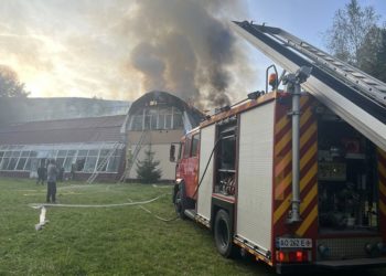 На Закарпатті горить санаторій (фото)