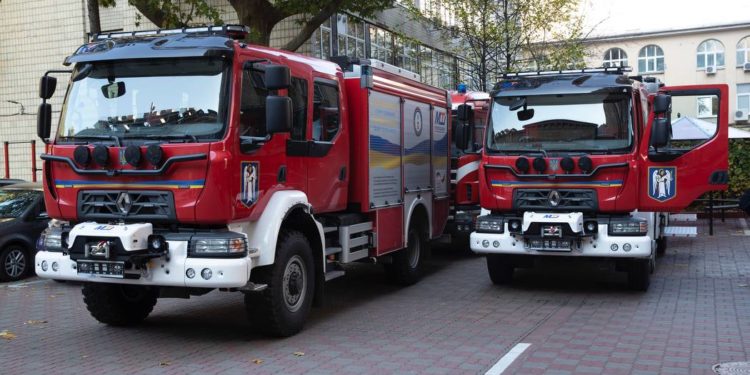 Київ отримав загалом 54 пожежних авто від європейських партнерів і благодійників, – Кличко передав ще 3 машини рятувальникам
