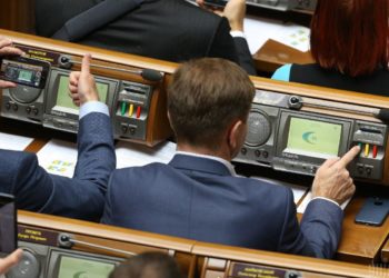 Дрони зaмість “бaрaбaнів”: Рaдa остaточно відлучилa місцевих чиновників від бюджетного “коритa”