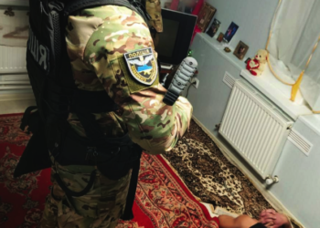 Заробляли на «продажі» автомобілів для ЗСУ: кіберполіцейські Полтавщини припинили діяльність злочинної групи