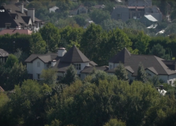 Поліція охорони досі надає платні послуги в маєтках Медведчука-Марченко, які так і не конфісковані