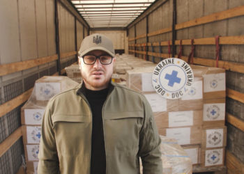 20 тонн продуктів харчування та одягу «Українська команда» роздасть родинам з дітьми та внутрішньо переміщеним особам в регіонах