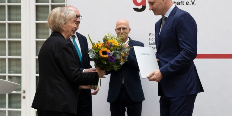 Кличко отримав Премію Deutschen Gesellschaft e. V. за заслуги для німецького та європейського взаєморозуміння і присвятив її українському народу