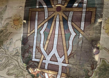 У старовинній церкві на Прикарпатті знайшли приховані зображення чотирьох тризубів