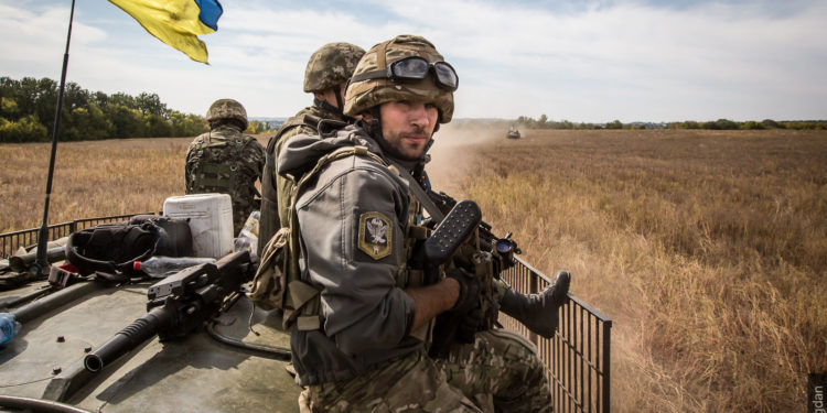 військові