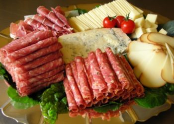 Ашан, Метро та Варус змінили ціни на ковбасу та сир у грудні