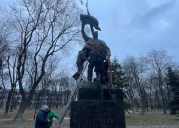 Декомунізація у Києві: демонтовано ще один пам’ятник – учасникам Січневого повстання, – заступниця Кличка