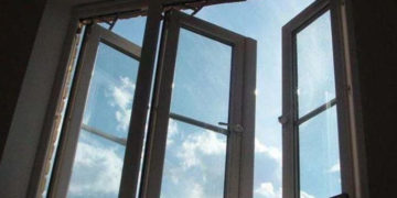 З вікна навчального закладу випав юнак