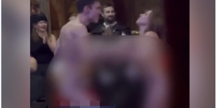 Гола вечірка на Закарпатті