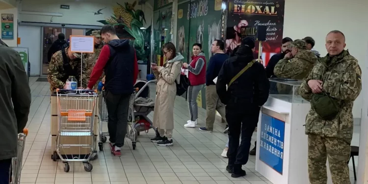 ТЦК дозволять перевіряти особисті речі та документи українців?