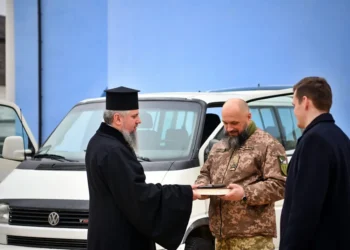 Предстоятель ПЦУ передав автомобіль захисникам України