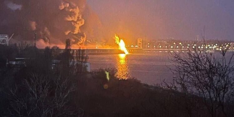 Горить ДніпроГЕС