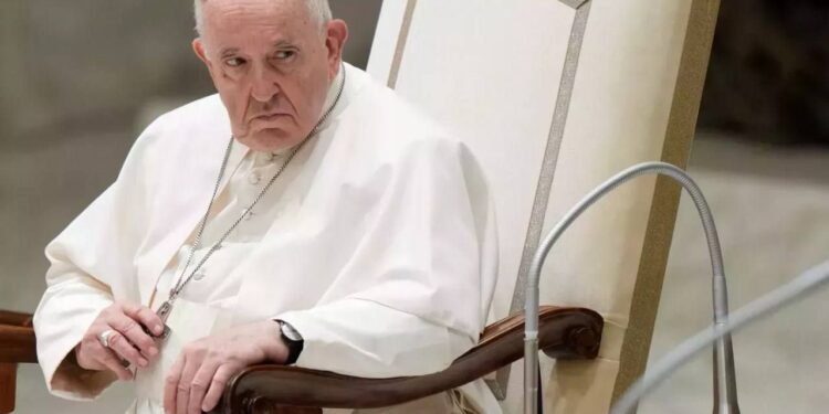 Папа запропонував Україні “білий прапор”