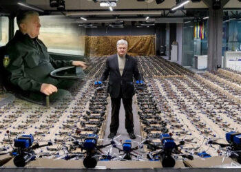 Петро Порошенко з дронами для фронту