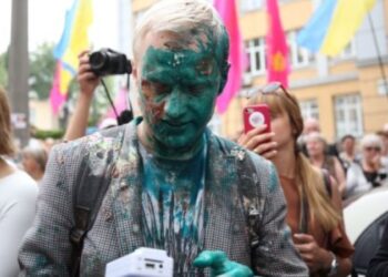 Шабуніна обляли зеленкою