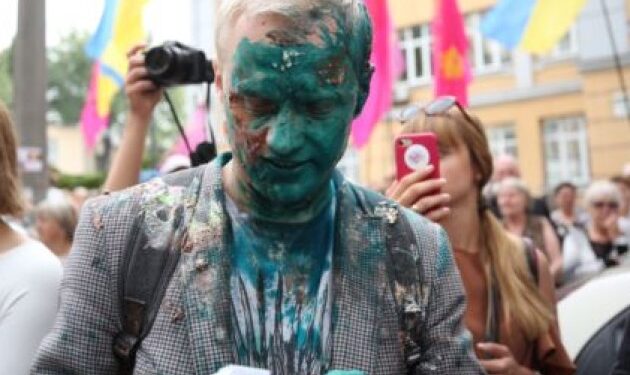 Шабуніна обляли зеленкою