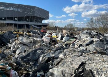 Сміттєзвалище біля стадіону