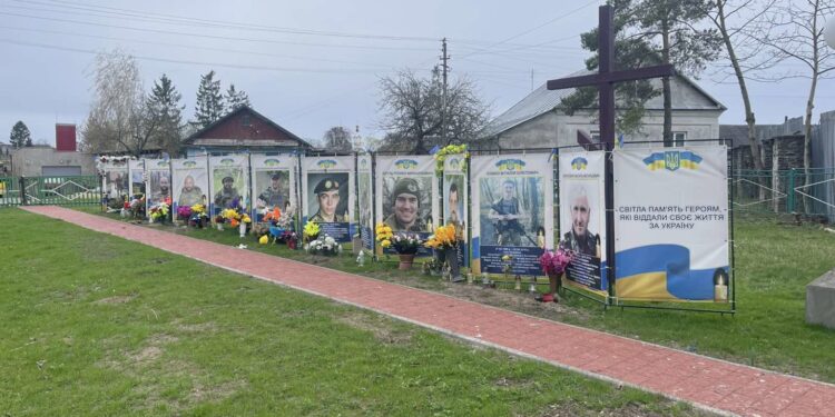 Інформаційні стенди про Героїв у Борсуках