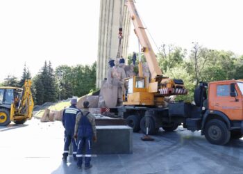 Демонтаж монумента. Фото КМДА