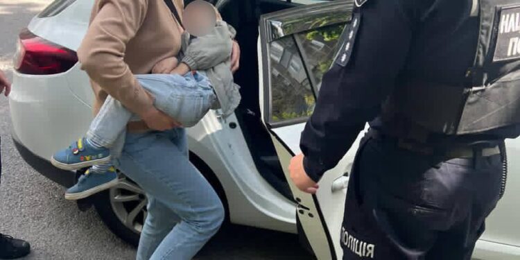 Горе-мати після затримання. Фото Нацполіції