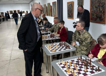 Гра з гросмейстером