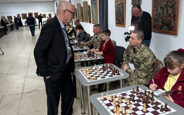 Гра з гросмейстером
