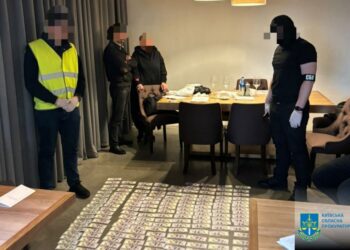 Підозрювані під час обшуку