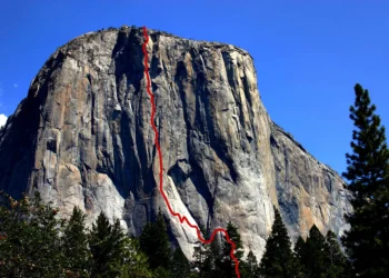 Гора, на якій спортсмен-скелелаз побив рекорд. Маршрут. Зображення з мережі