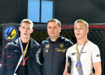 Ігор Гуда та учасники чемпіонату. Фото зі сторінки Ігоря Гуди.jpg