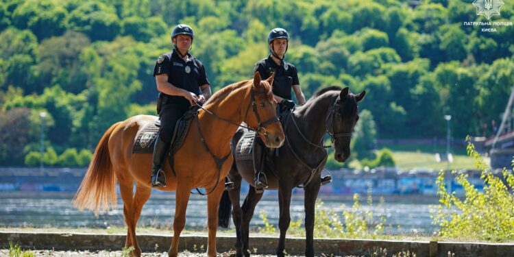 Кінний патруль. Фото Патрульна поліція Києва