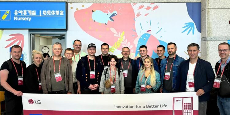 Креатор-Буд відвідує Південну Корею