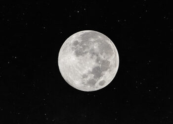 Місяць. Фото IZZI