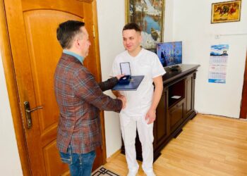 Нагородження лікаря. Фото з мережі ФБ