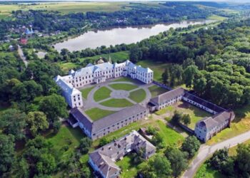Вишнівецький палац з висоти. Фото з сайту Міністерства культури та інформаційної політики України