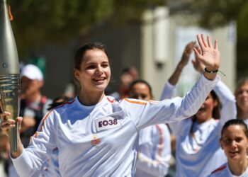 Українська гімнастка пронесла олімпійський вогонь у Марселі