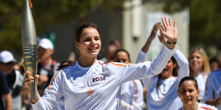 Українська гімнастка пронесла олімпійський вогонь у Марселі