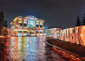 Центр міста Луцька (театральна площа)