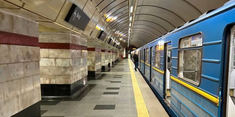 На станції метро помер чоловік