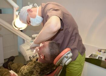 стоматолог