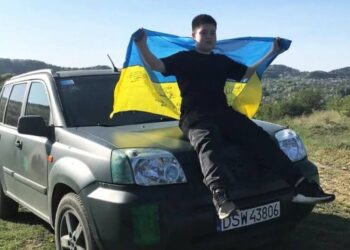 Олександр зібрав гроші на авто для ЗСУ. Фото Суспільне