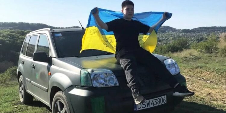 Олександр зібрав гроші на авто для ЗСУ. Фото Суспільне