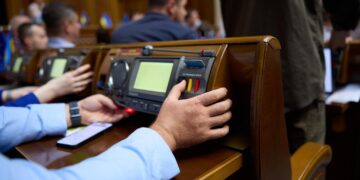 Як побутові споживачі стали донорами для галузевих провалів