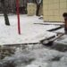 Комунальники прибирають сніг