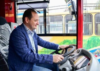 Міський голова Івано-Франківська Руслан Марцінків керує. Фото з мережі