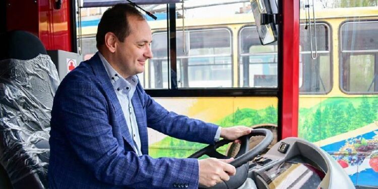 Міський голова Івано-Франківська Руслан Марцінків керує. Фото з мережі