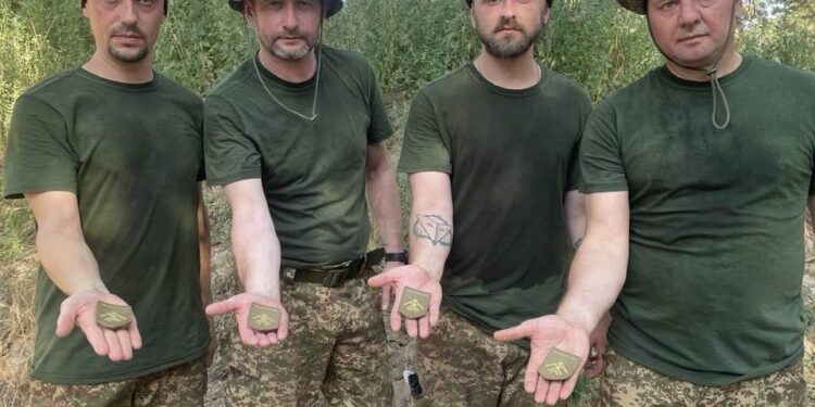 Сергій Жадан з побратимами. Фото зі сторінки співака