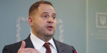 Як Андрій Єрмак уникав незручних запитань