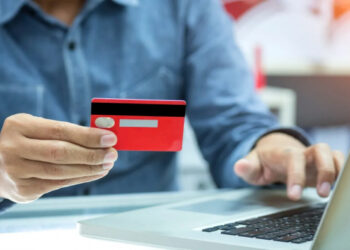 Картки та перекази. Ілюстративне зображення