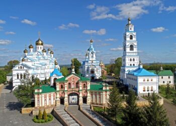 Почаївська Лавра може втратити 12 гектарів території